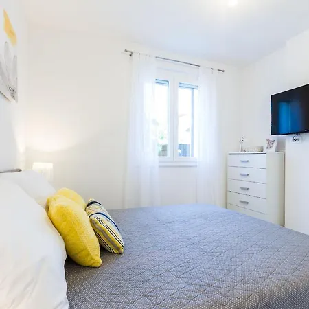 Petra Modern Apartment With Free Parking And Bbq Zadar Exterior photo