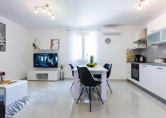 Petra Modern Apartment With Free Parking And Bbq
