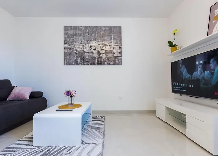 Petra Modern Apartment With Free Parking And Bbq