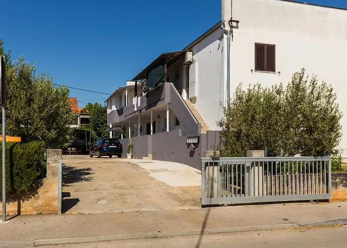 Petra Modern Apartment With Free Parking And Bbq