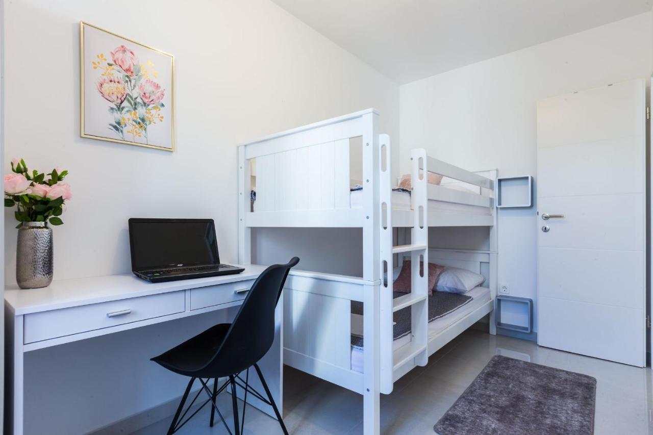 Apartment Petra Modern With Free Parking And Bbq