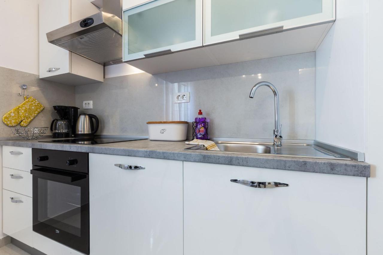 Petra Modern With Free Parking And Bbq Apartment *