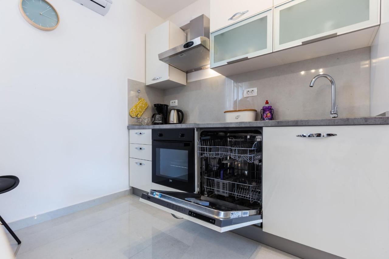 Petra Modern With Free Parking And Bbq Apartment Zadar